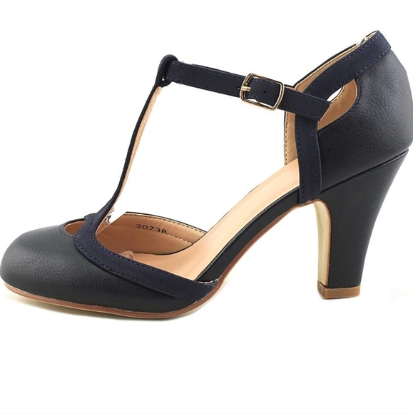 Journee Collection Womens T-Strap Round Toe Mary Jane Pumps - Picture 4 of 9